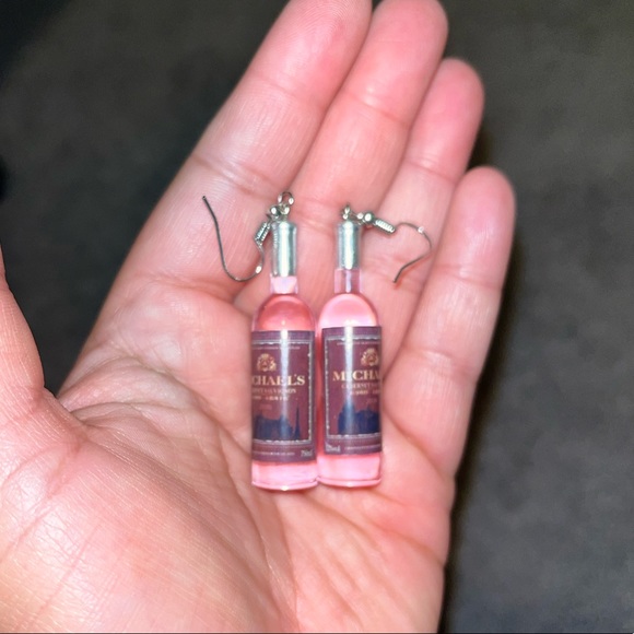 Jewelry - Cute little wine bottles earrings